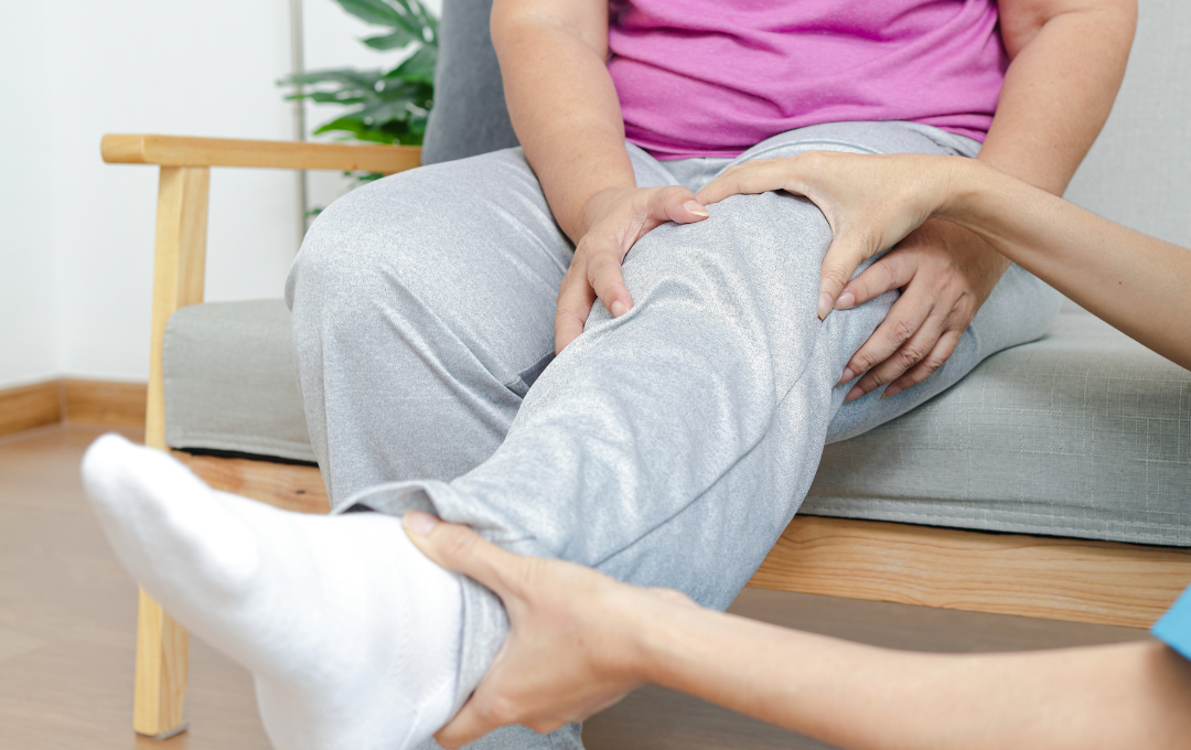 Knee specialist examining woman's knee.